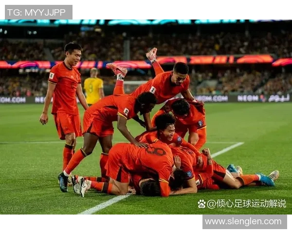 足球场上的激情瞬间如何通过击打足球展现运动员的技术与风采